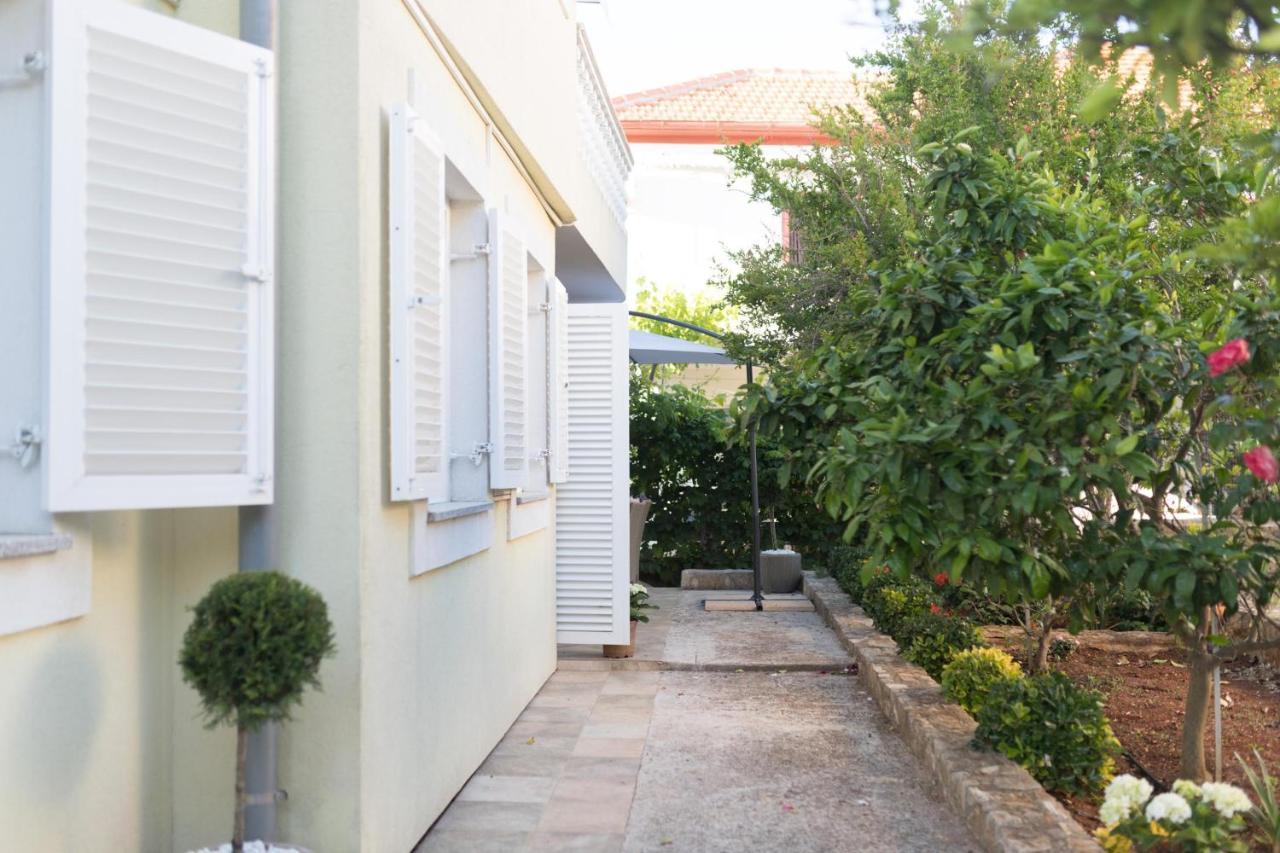 Apartmani Lenka Ugljan Exterior foto