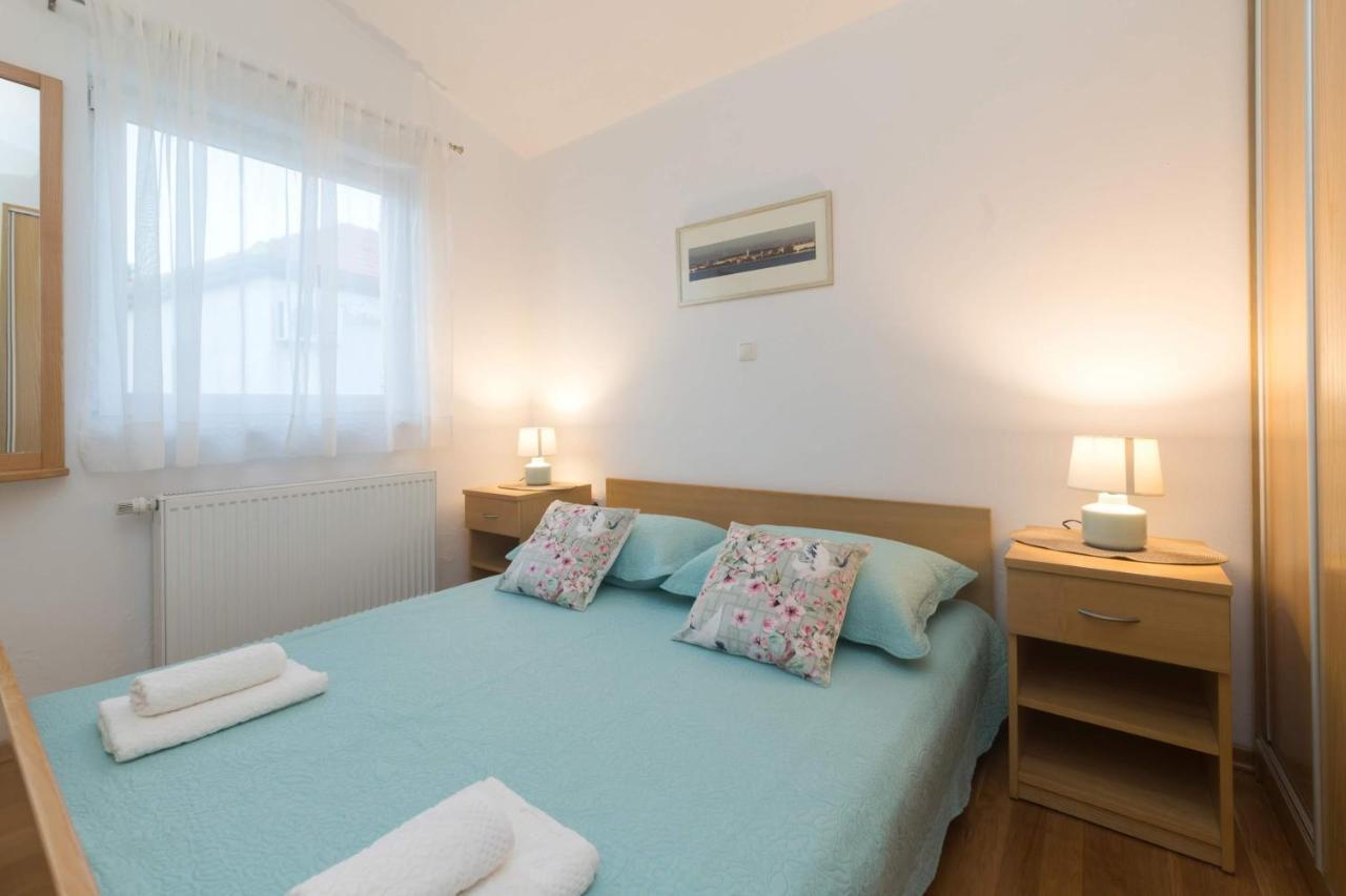 Apartmani Lenka Ugljan Exterior foto