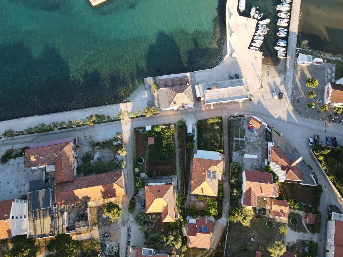 Apartmani Lenka Ugljan Exterior foto