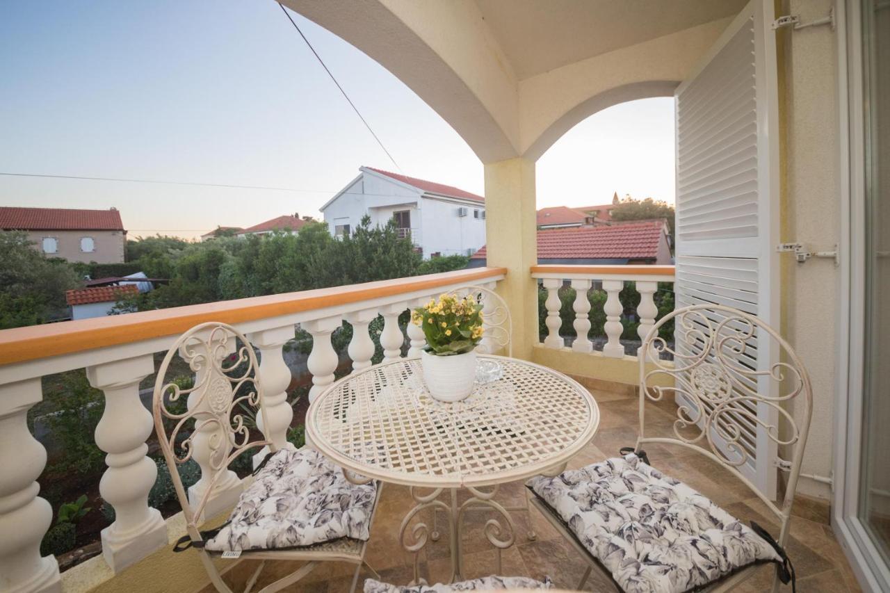 Apartmani Lenka Ugljan Exterior foto