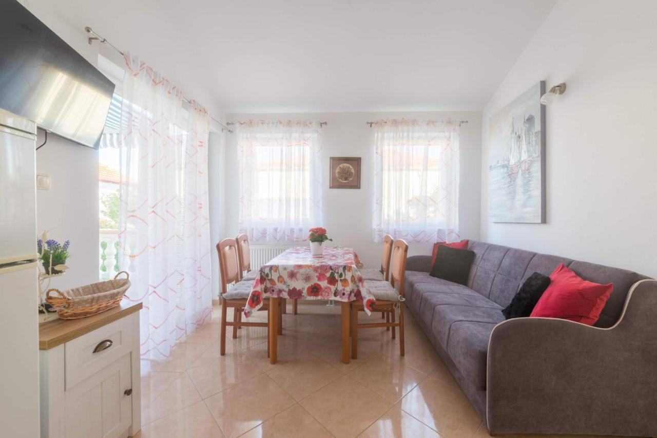 Apartmani Lenka Ugljan Exterior foto